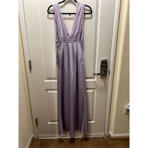 NIA AURELIE Maxi Satin Dress featuring lace detailing Lilac size S NWT$108 - Picture 6 of 7